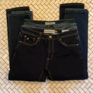 Lot of men’s jeans. Slim straight.